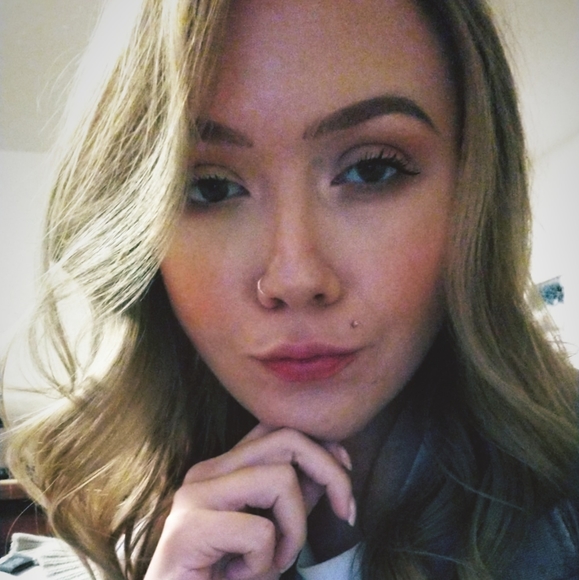 Meet your Posher, Hillary - Picture 1 of 1